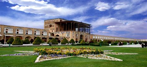 Ali Qapu Palace! A Shimmering Symphony of Safavid Architecture and Artistic Brilliance in Isfahan.