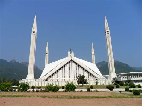 Faisal Mosque: A Monumental Beacon of Faith and Architectural Brilliance!