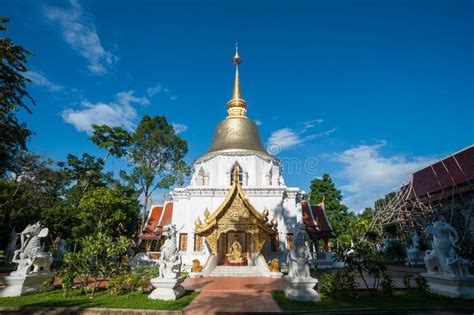 Wat Pa Phra Khan Chaiyo – A Serene Oasis and Mystical Mountaintop Temple!