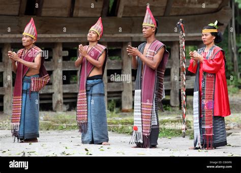 The Saman Dance at Lake Toba: A Cultural Extravaganza!