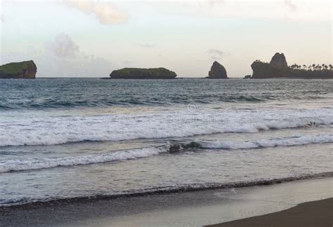 Watu Ulo: A Giant Rock Formation for the Geologically Curious Traveler!